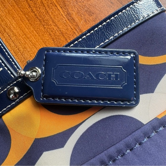 Coach Handbag - Picture 3 of 8